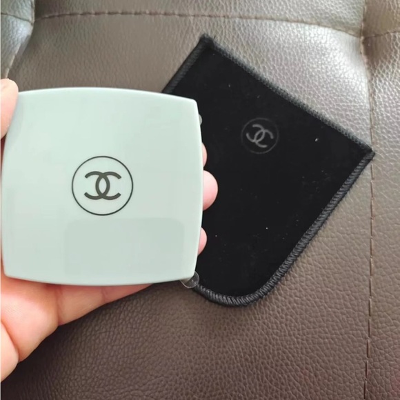 Chanel Compact Mirror NWB and Dustbag - Picture 2 of 4